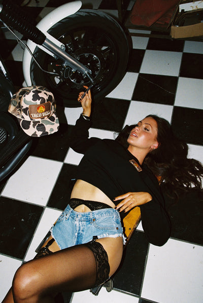 VINTAGE TACO BELL CROP RAGLAN CREWNECK SWEATSHIRT